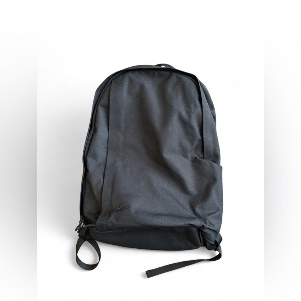 Moment MTW Travelwear Traveler Backpack 21L Minimalist Laptop Camera Travel Bag